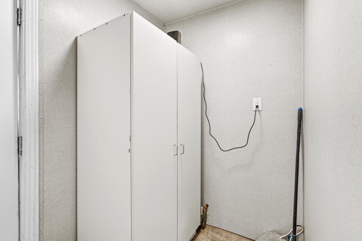 1432 Page Ct, Modesto, CA 95354