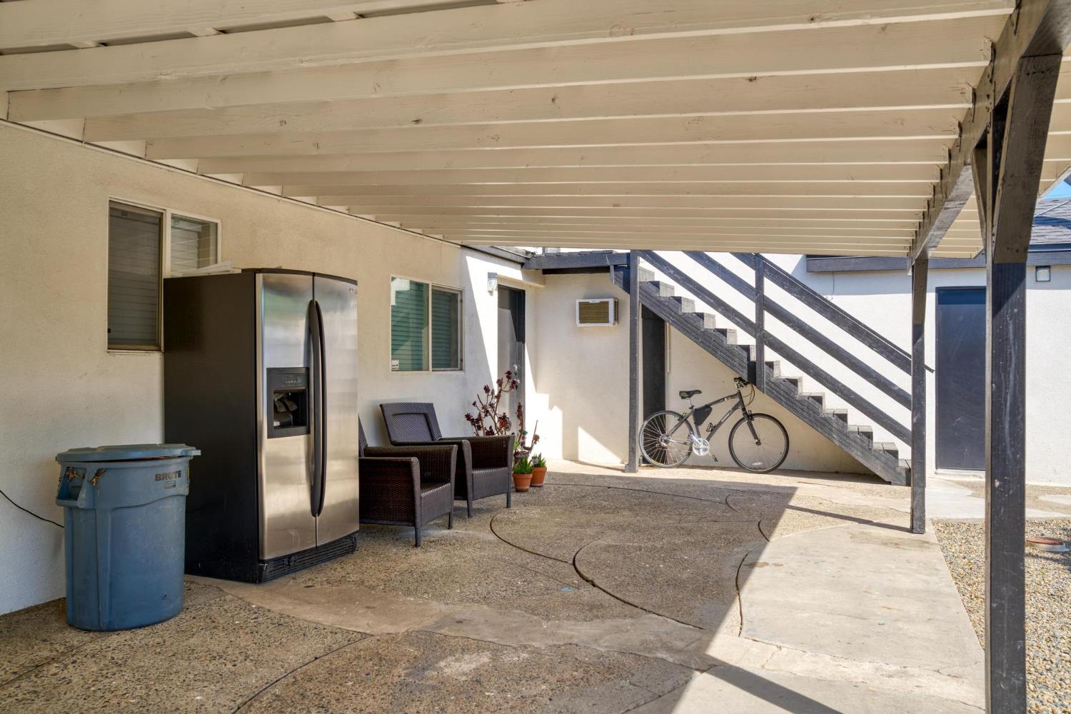 1432 Page Ct, Modesto, CA 95354