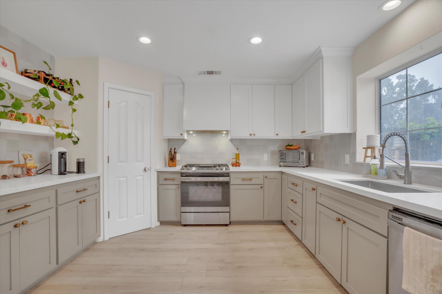 710 Vermeulen Dr, Ripon, CA 95366