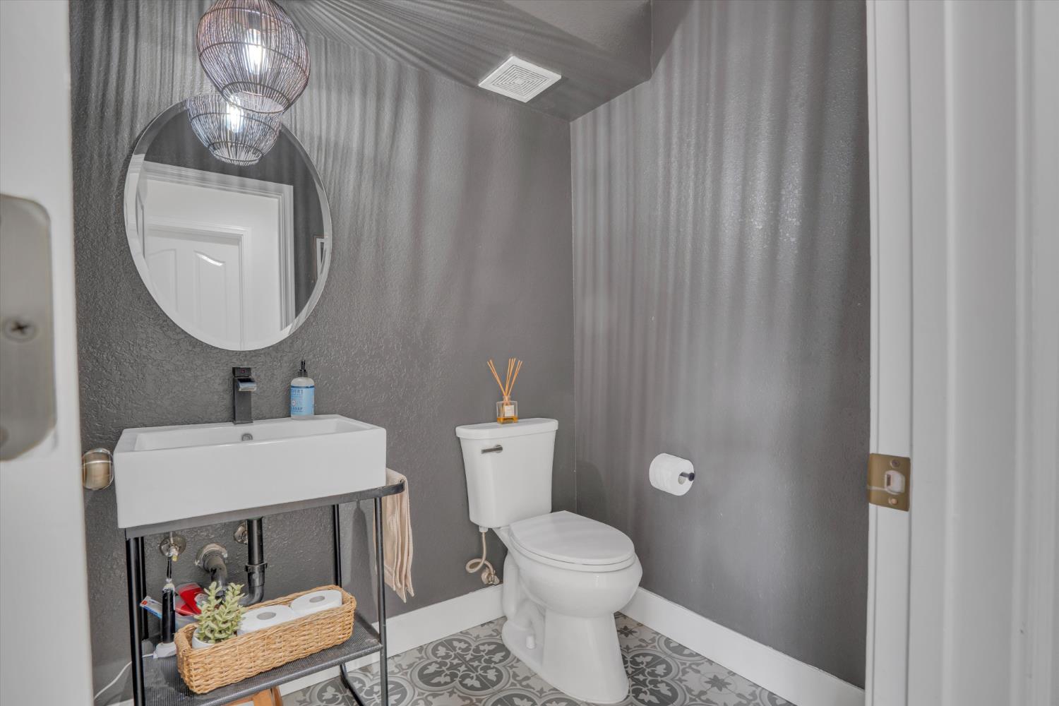 710 Vermeulen Dr, Ripon, CA 95366