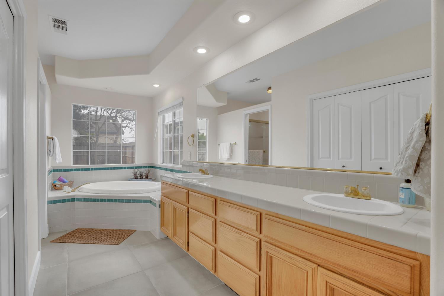 710 Vermeulen Dr, Ripon, CA 95366