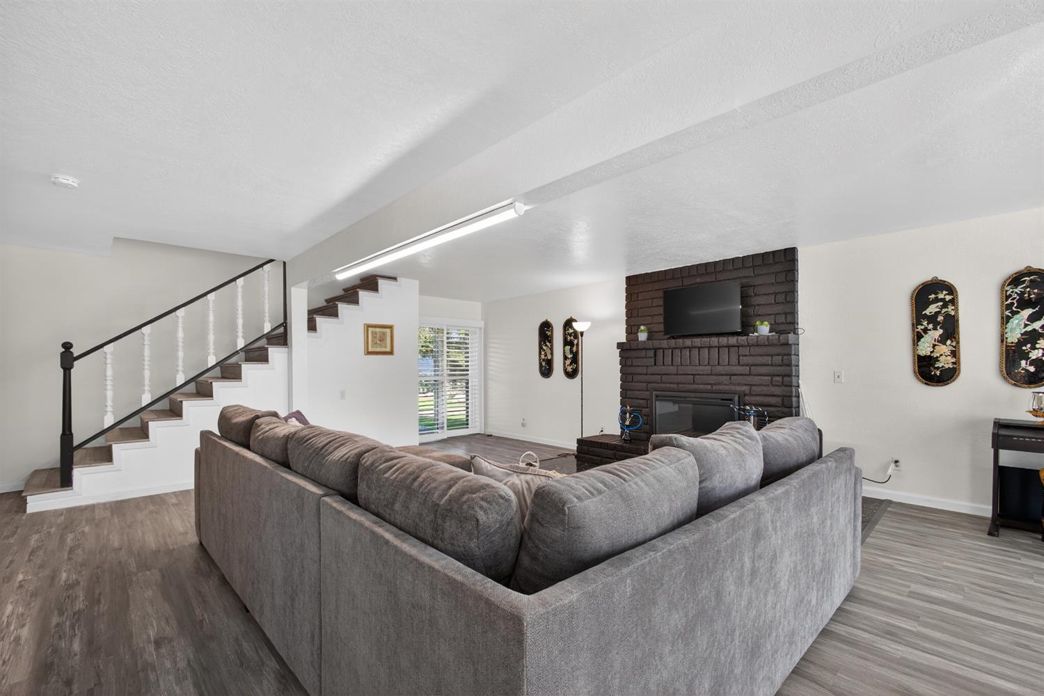 19195 Dahlin Rd, Escalon, CA 95320