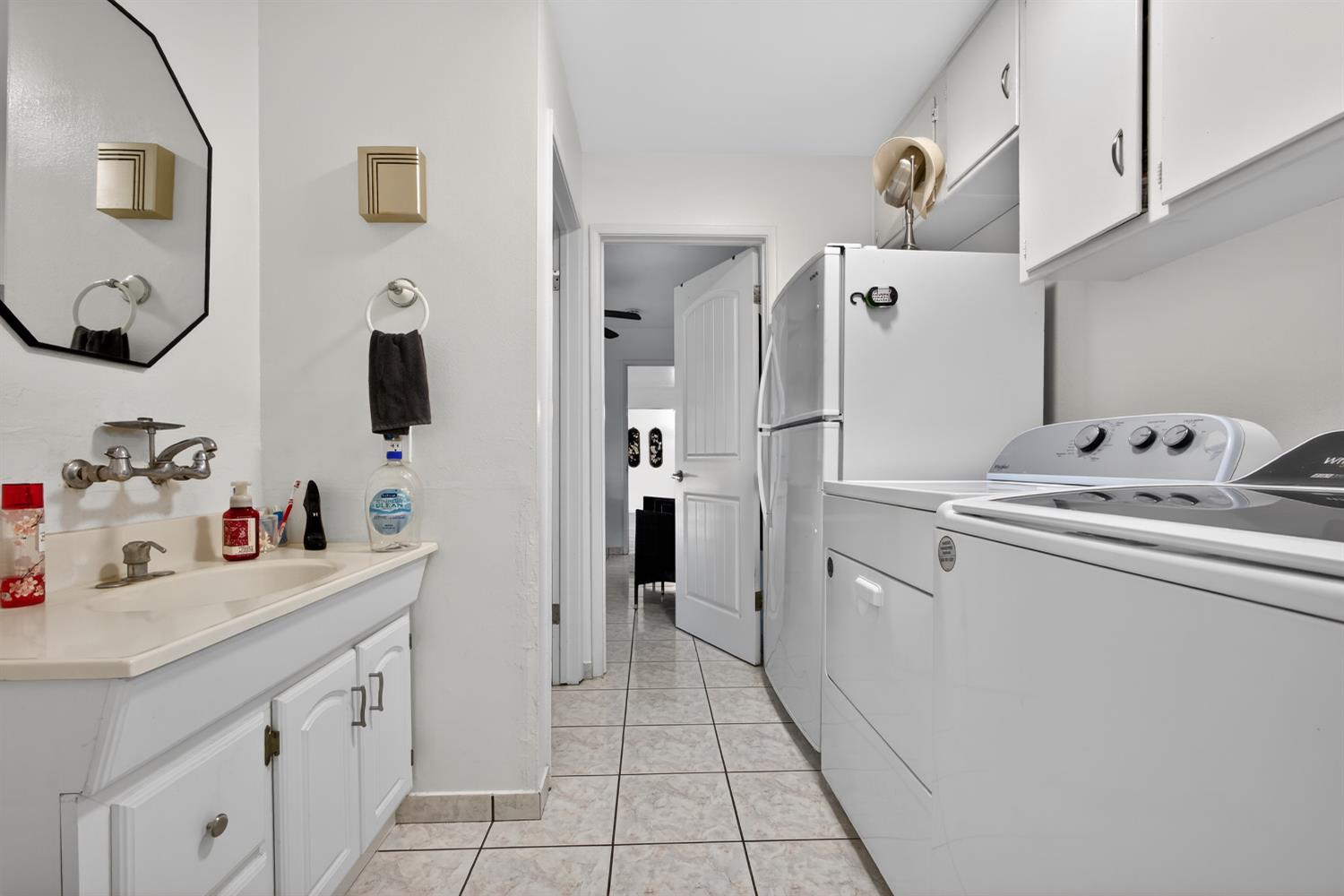 19195 Dahlin Rd, Escalon, CA 95320