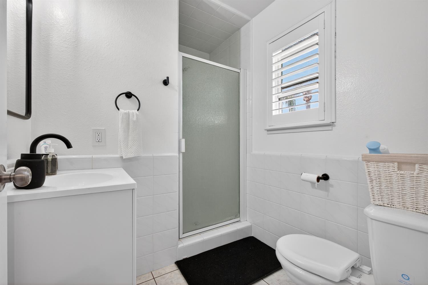 19195 Dahlin Rd, Escalon, CA 95320