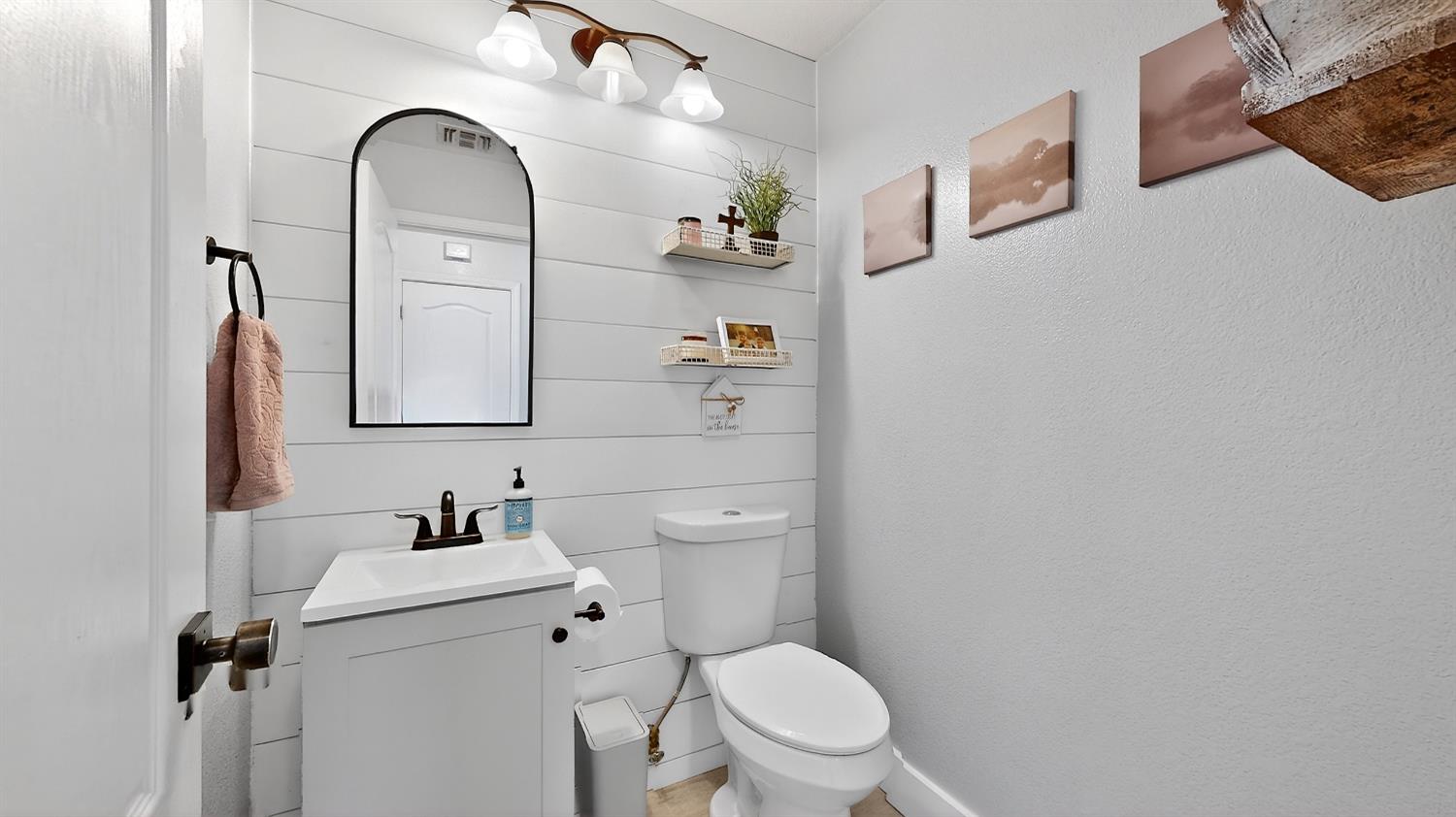 4224 Mount Pleasant Dr, Modesto, CA 95357