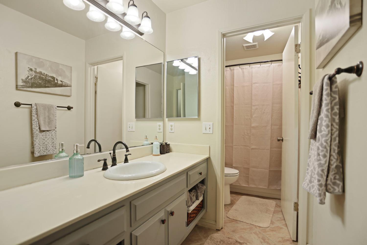 604 Edgebrook Ct, Modesto, CA 95354