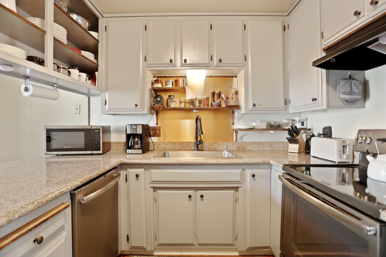 604 Edgebrook Ct, Modesto, CA 95354