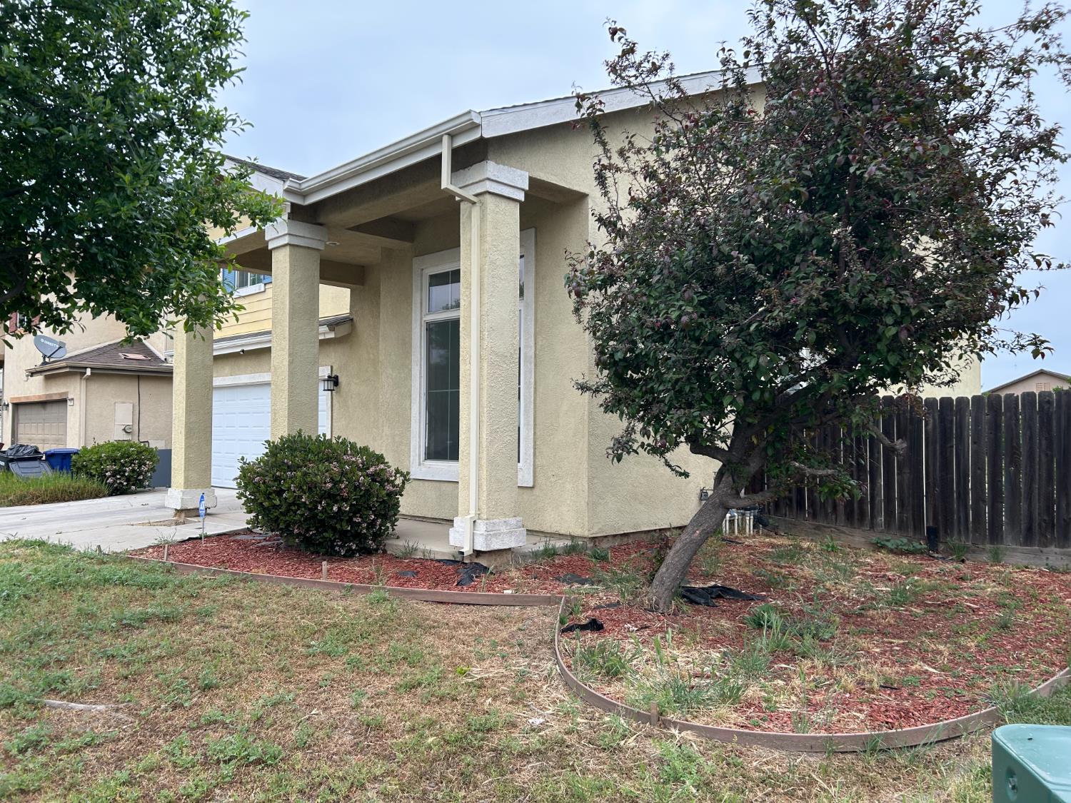 1808 N Rancho Encantado Ct, Modesto, CA 95358