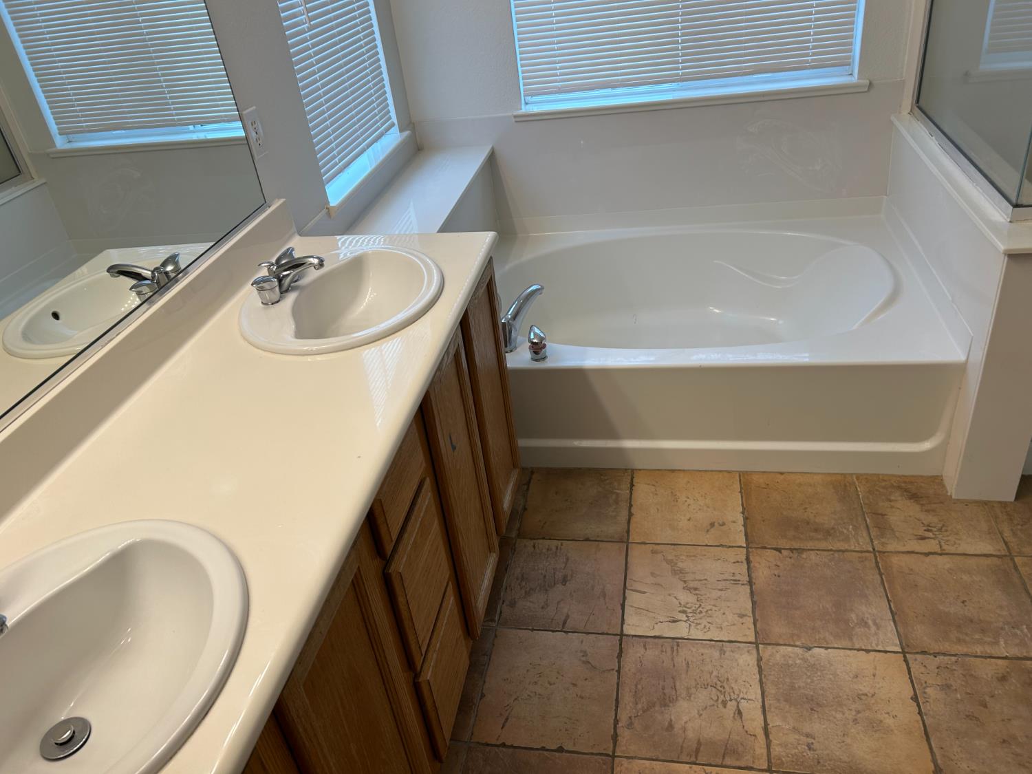 1808 N Rancho Encantado Ct, Modesto, CA 95358