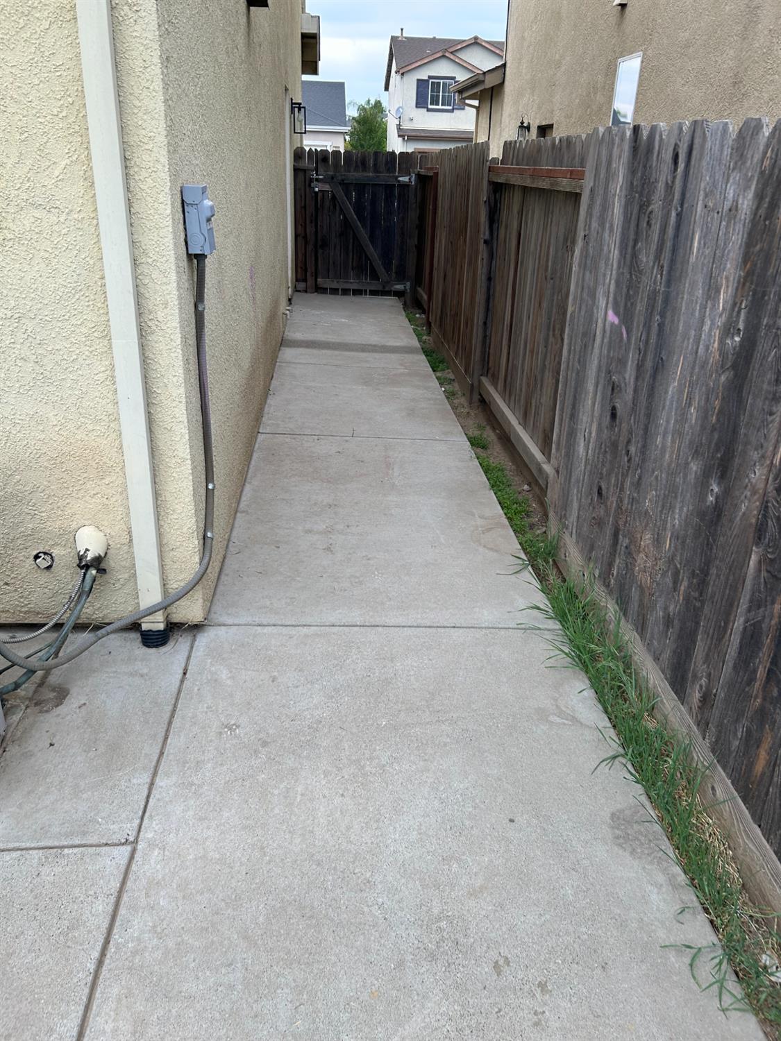 1808 N Rancho Encantado Ct, Modesto, CA 95358