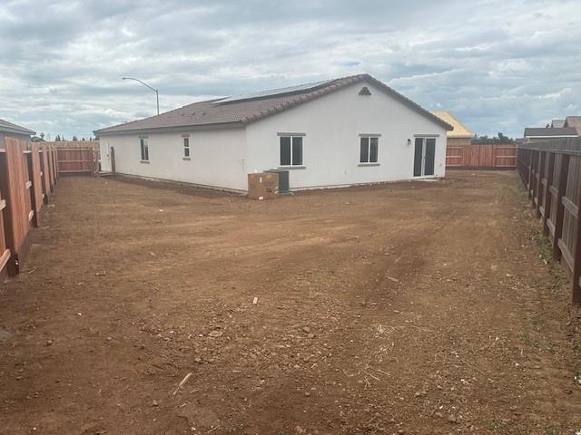 6042 Lassie Ct, Riverbank, CA 95367