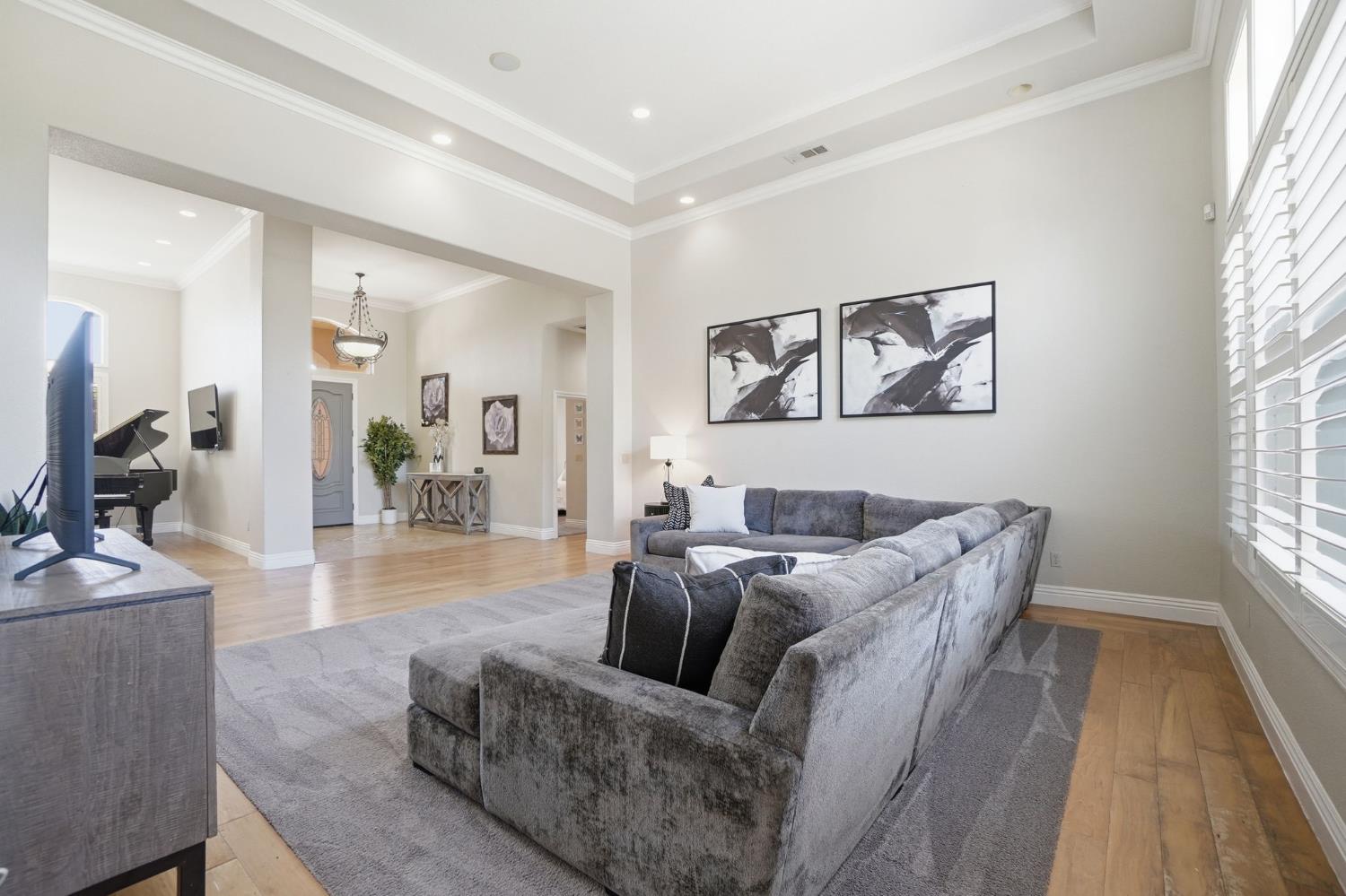 10749 Amerine Ln, Oakdale, CA 95361