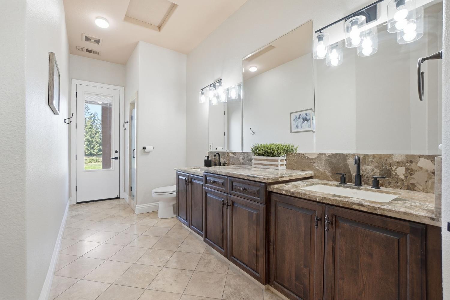 10749 Amerine Ln, Oakdale, CA 95361