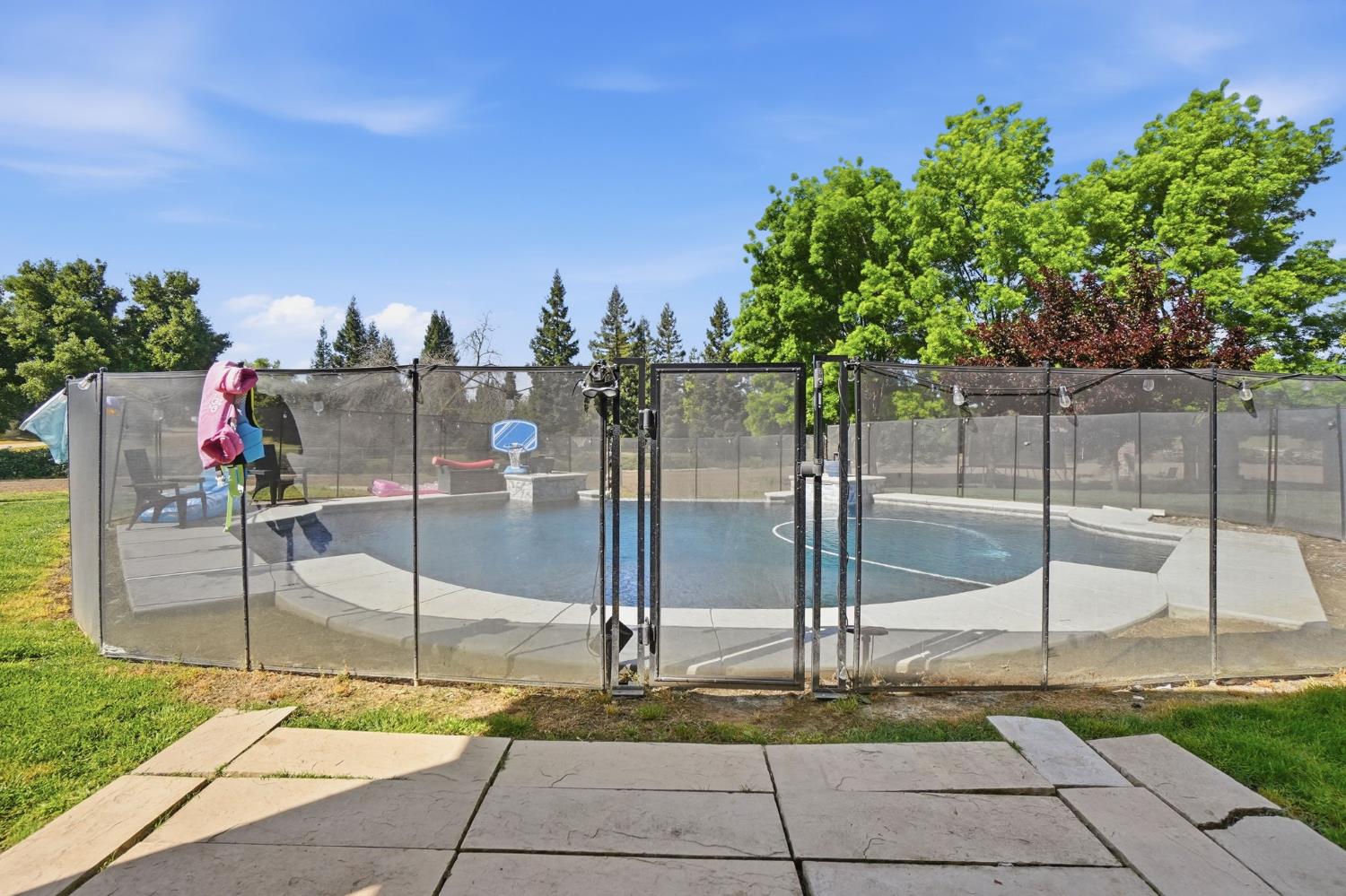 10749 Amerine Ln, Oakdale, CA 95361