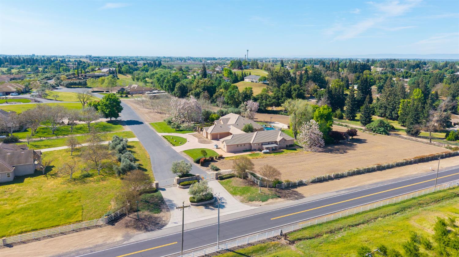 10749 Amerine Ln, Oakdale, CA 95361