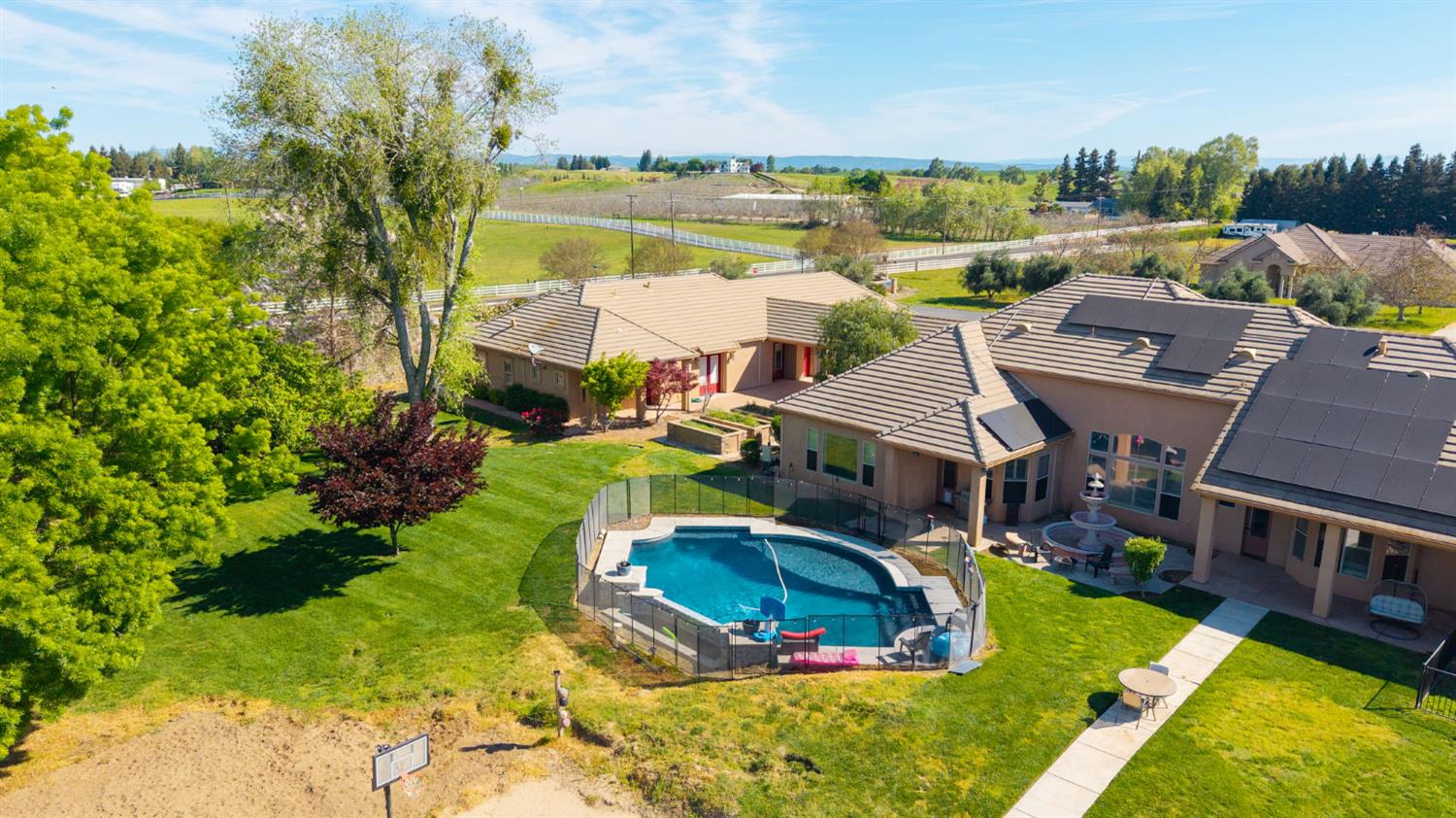 10749 Amerine Ln, Oakdale, CA 95361