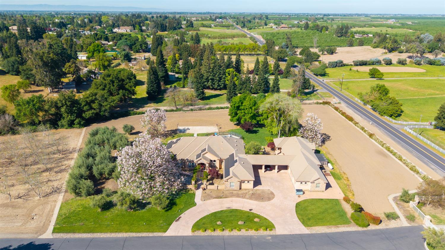 10749 Amerine Ln, Oakdale, CA 95361