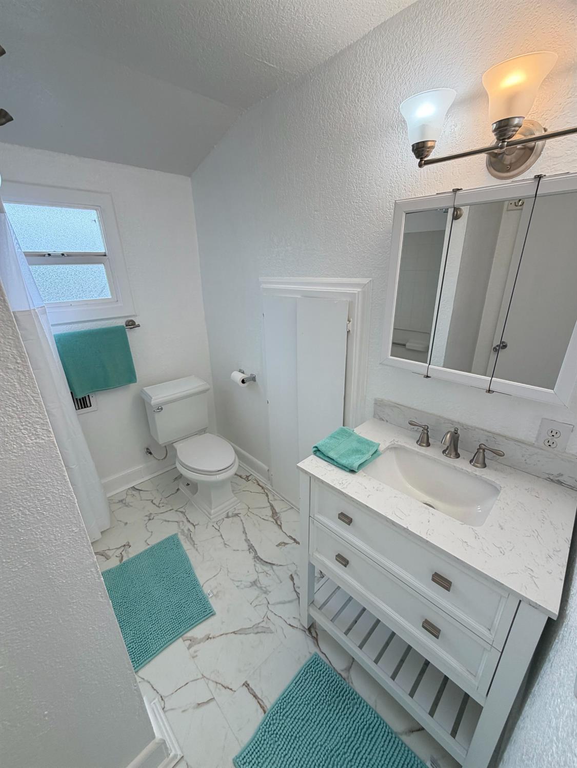 670 Mitchell Ave, Turlock, CA 95380