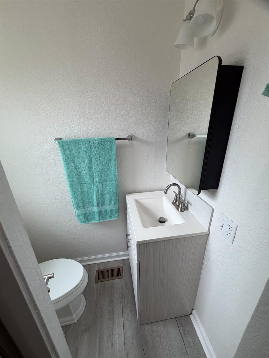 670 Mitchell Ave, Turlock, CA 95380