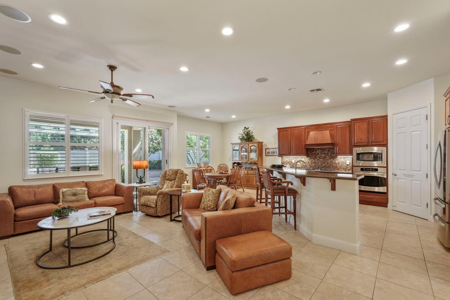 1288 Maple Valley St, Manteca, CA 95336