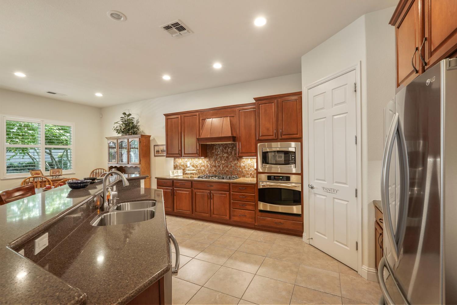 1288 Maple Valley St, Manteca, CA 95336