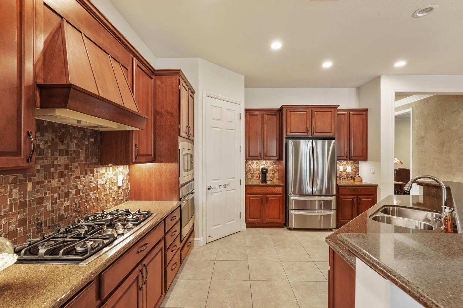 1288 Maple Valley St, Manteca, CA 95336