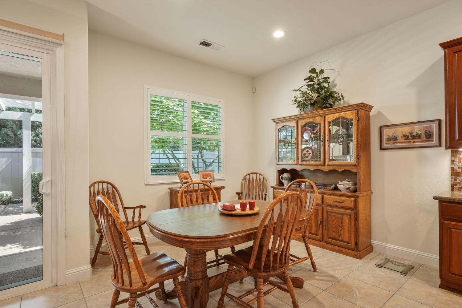 1288 Maple Valley St, Manteca, CA 95336