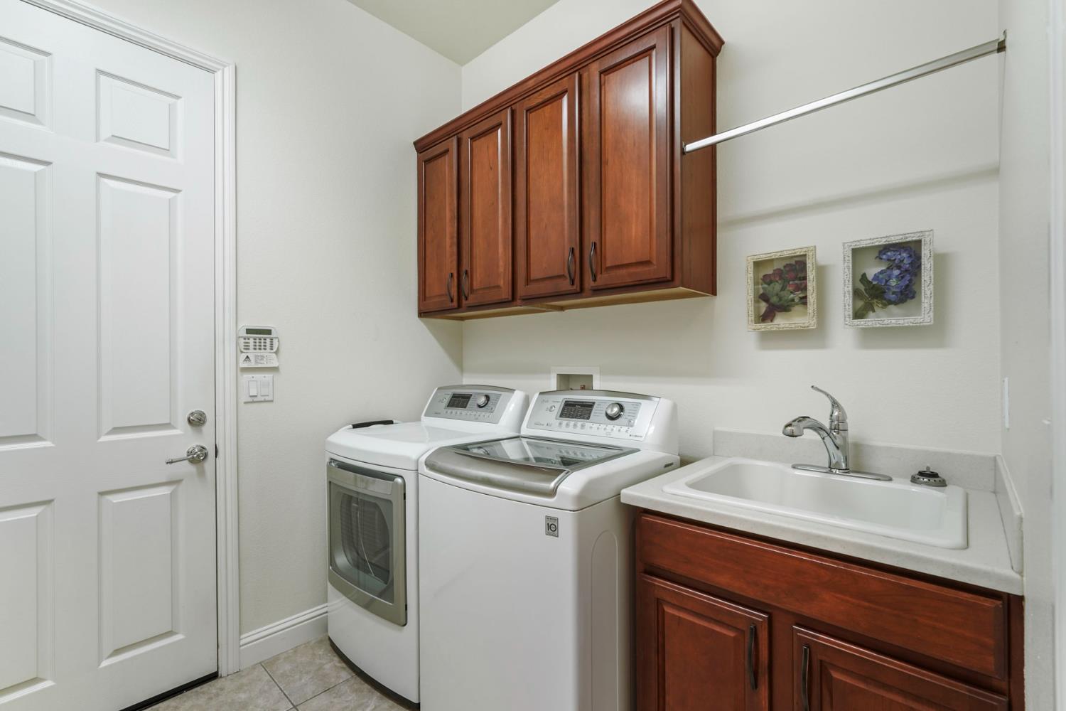 1288 Maple Valley St, Manteca, CA 95336