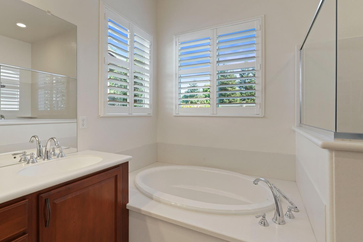 1288 Maple Valley St, Manteca, CA 95336