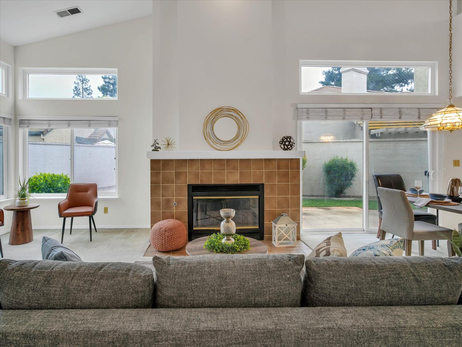 1104 Copper Cottage Ln, Modesto, CA 95355