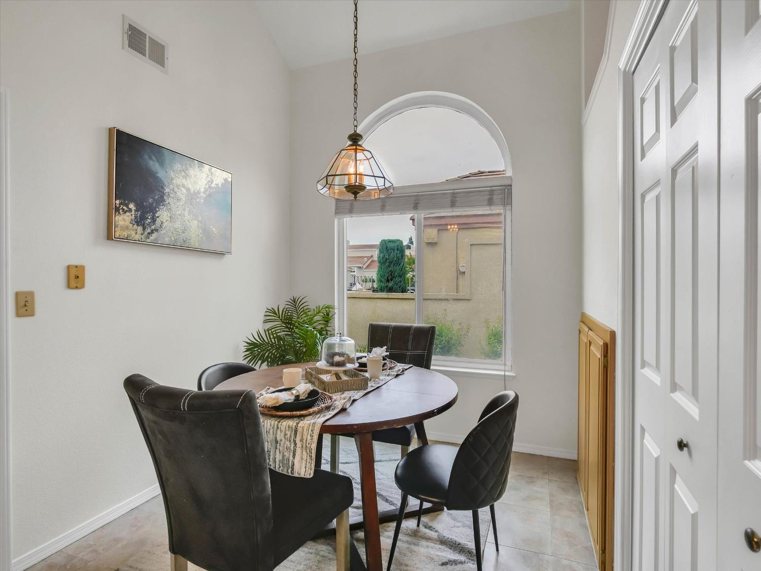 1104 Copper Cottage Ln, Modesto, CA 95355