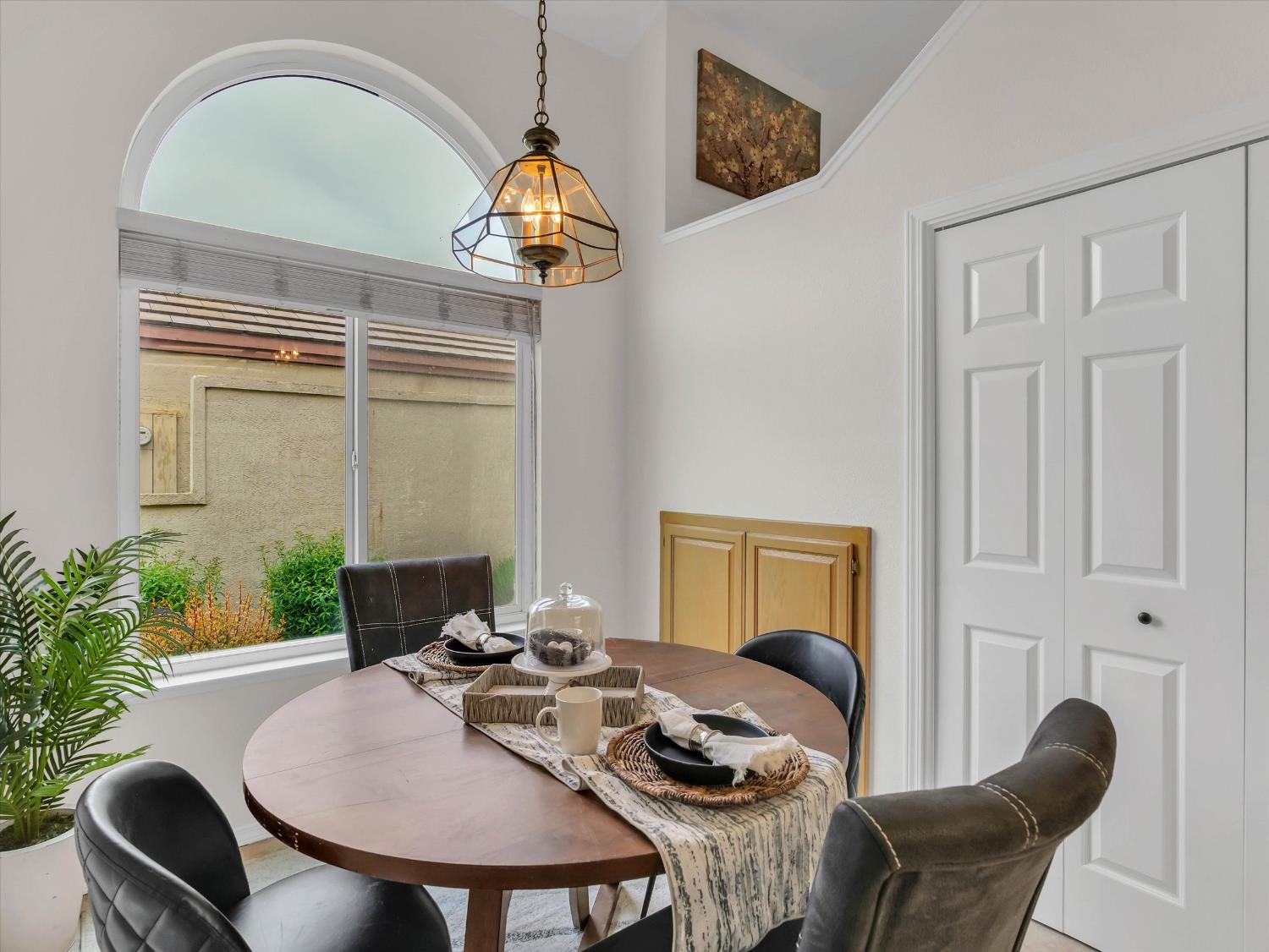 1104 Copper Cottage Ln, Modesto, CA 95355