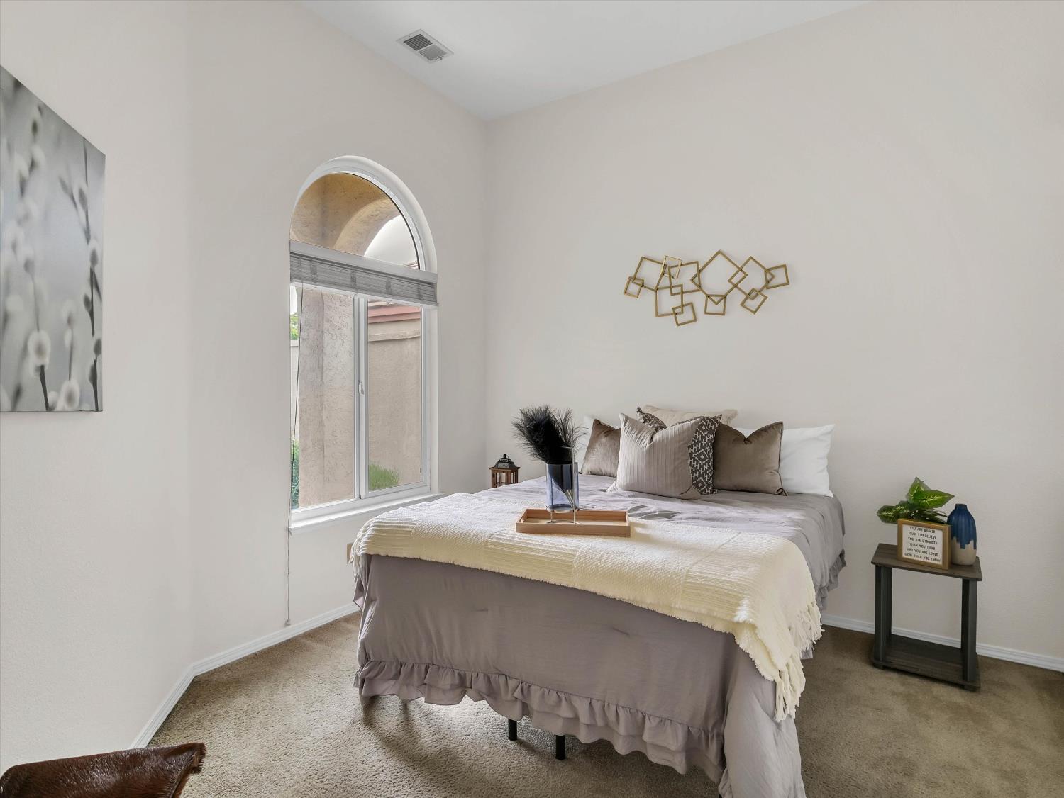 1104 Copper Cottage Ln, Modesto, CA 95355