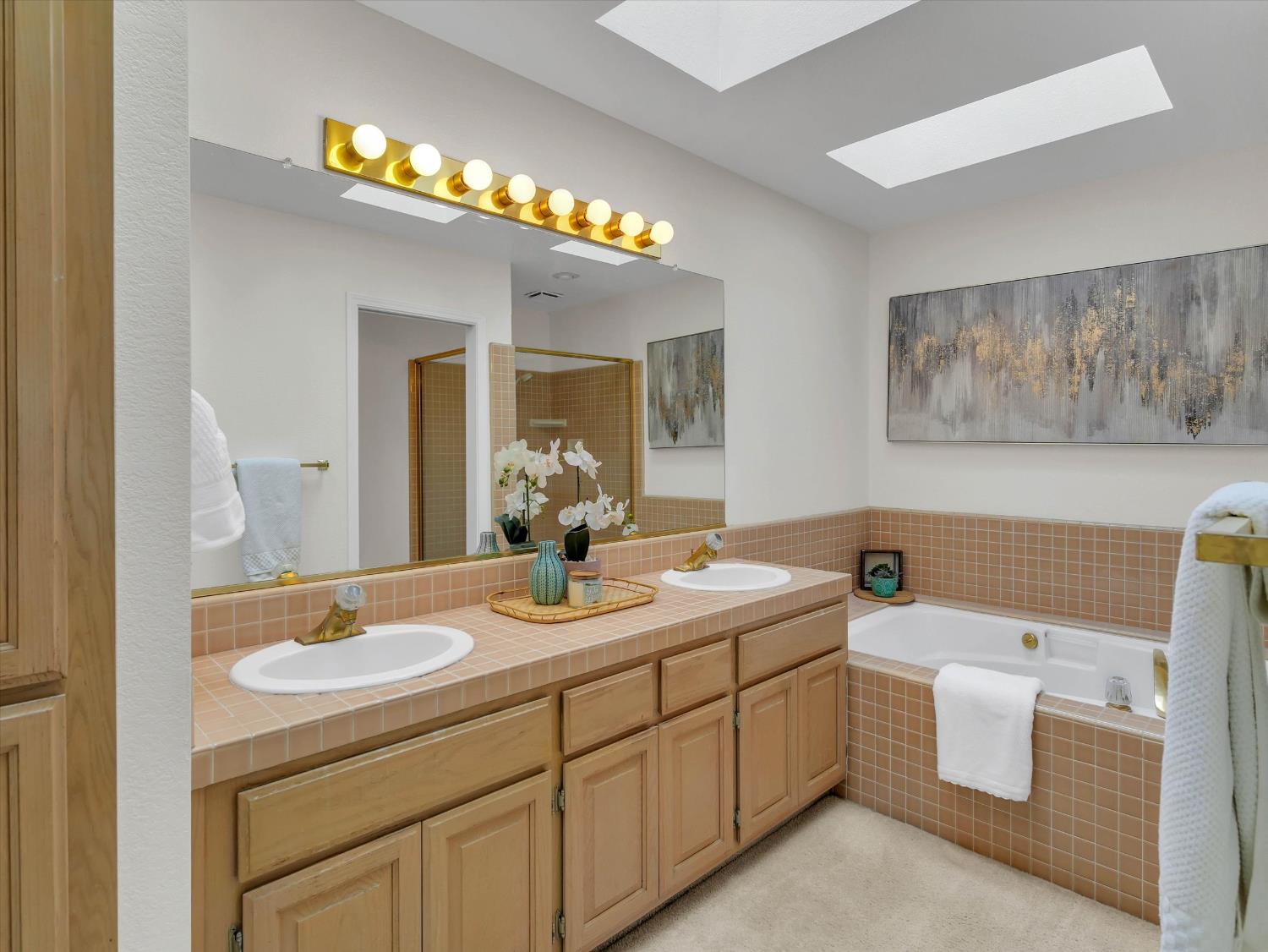 1104 Copper Cottage Ln, Modesto, CA 95355