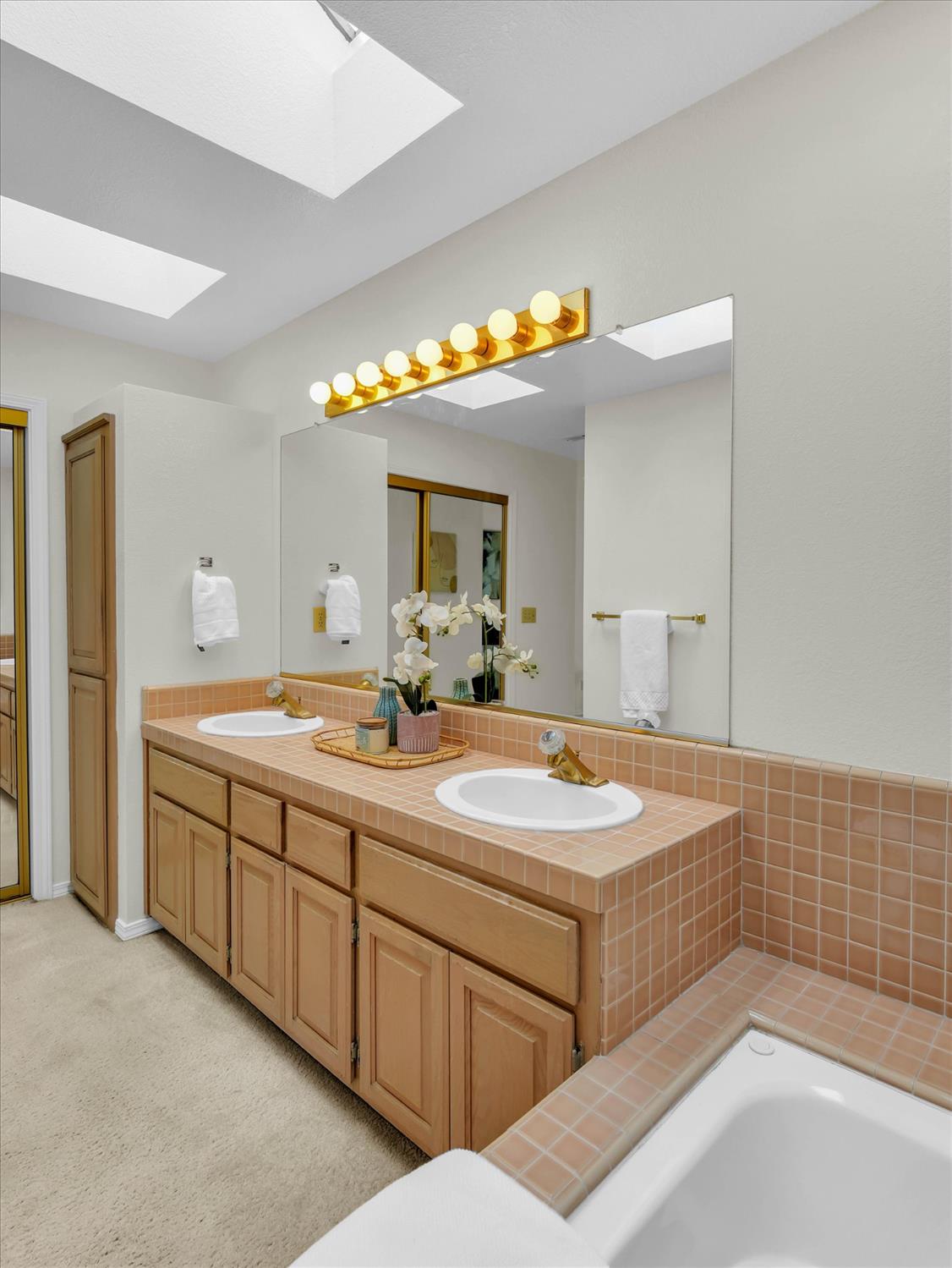 1104 Copper Cottage Ln, Modesto, CA 95355