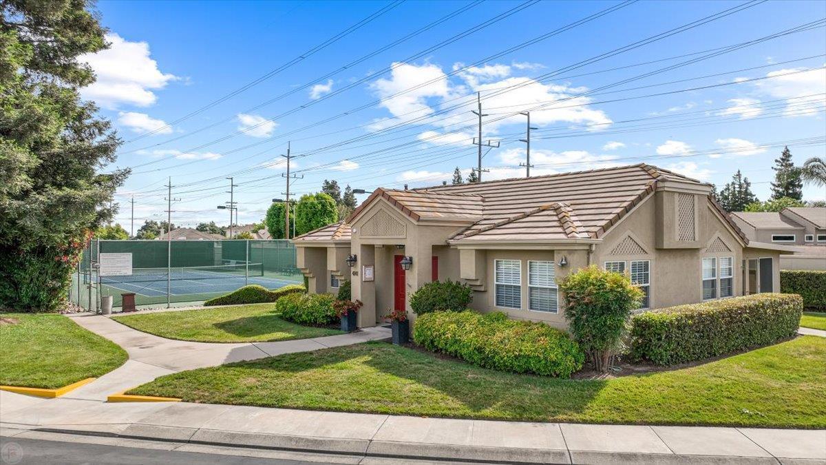 1104 Copper Cottage Ln, Modesto, CA 95355