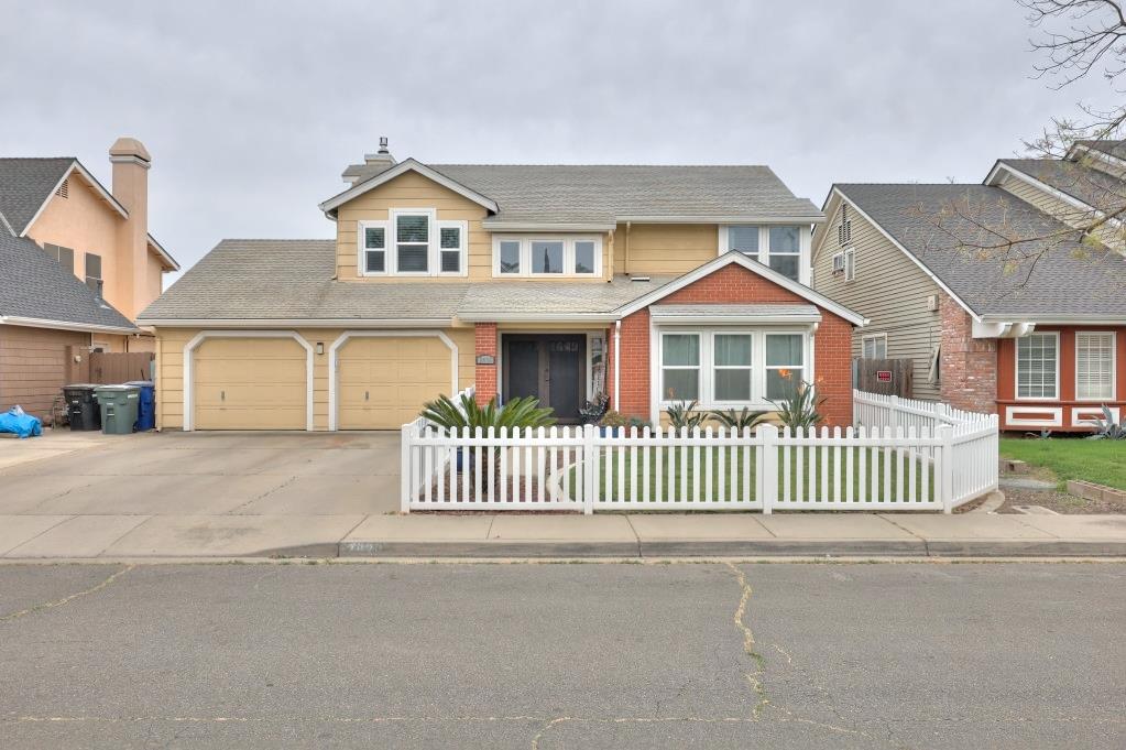 2820 Glasgow Dr, Ceres, CA 95307