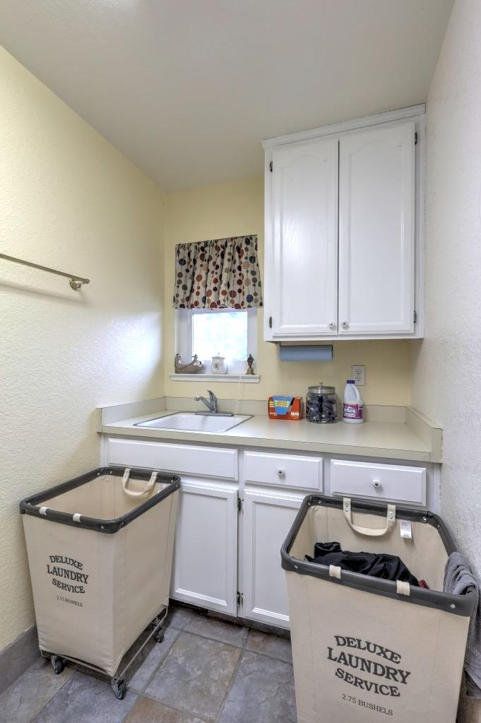 2820 Glasgow Dr, Ceres, CA 95307