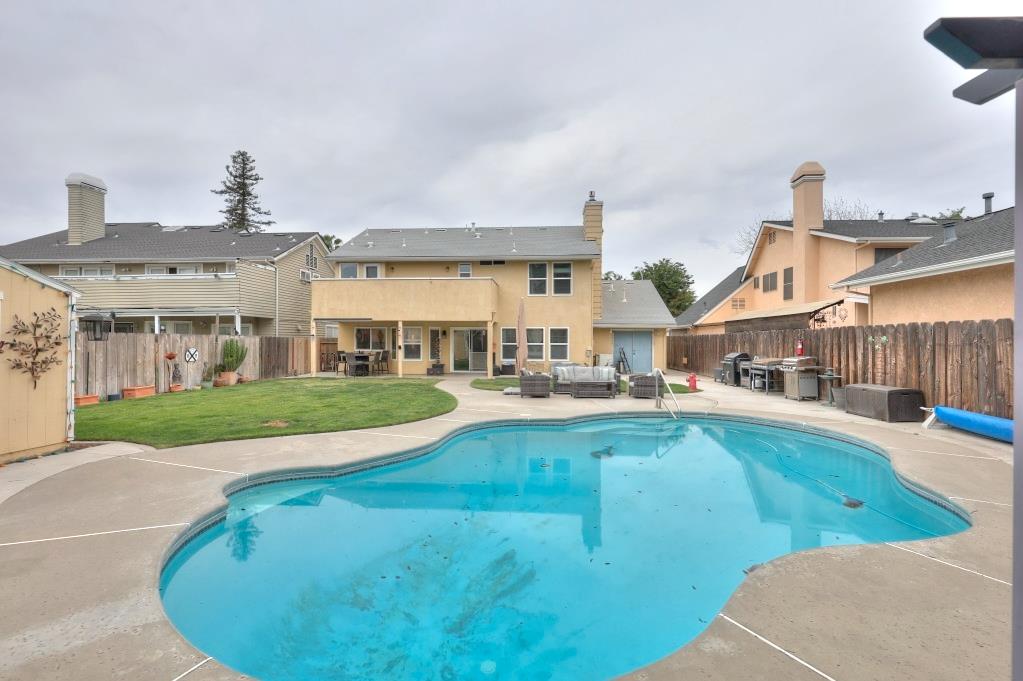 2820 Glasgow Dr, Ceres, CA 95307