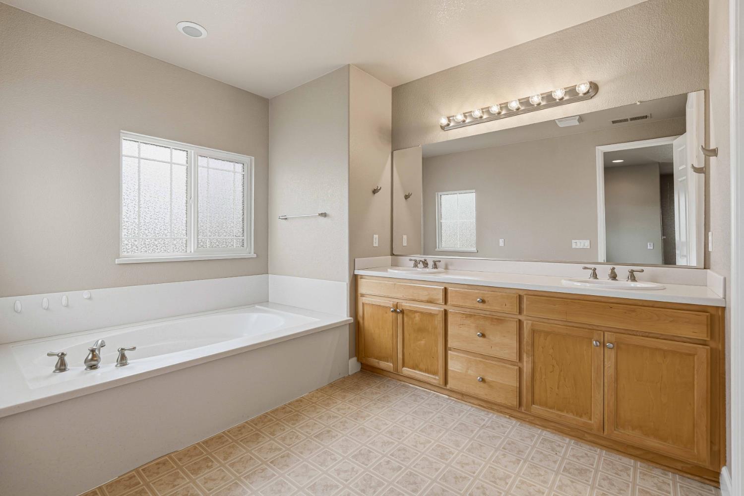 1715 Limestone Dr, Ripon, CA 95366