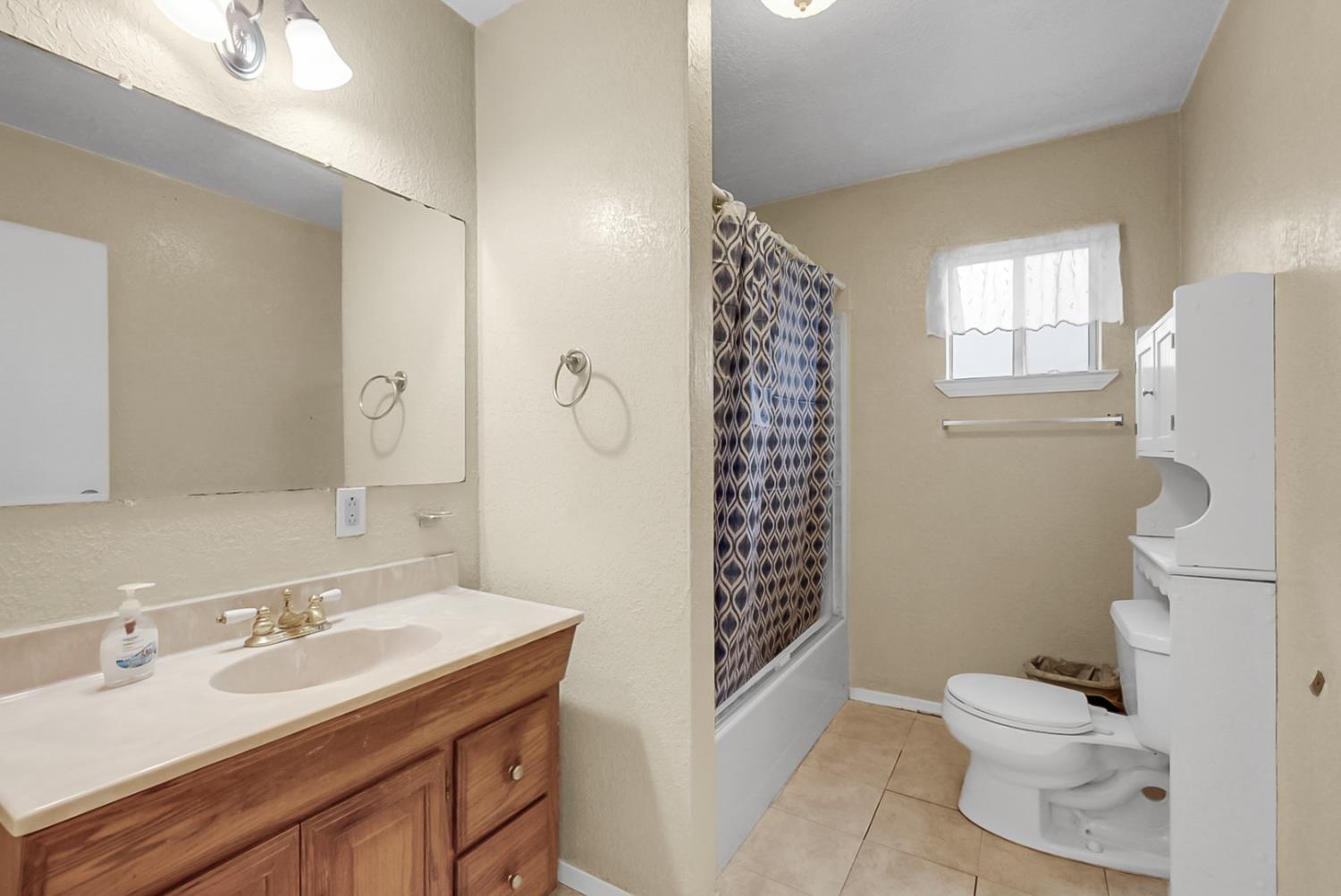 6311 8th St, Riverbank, CA 95367