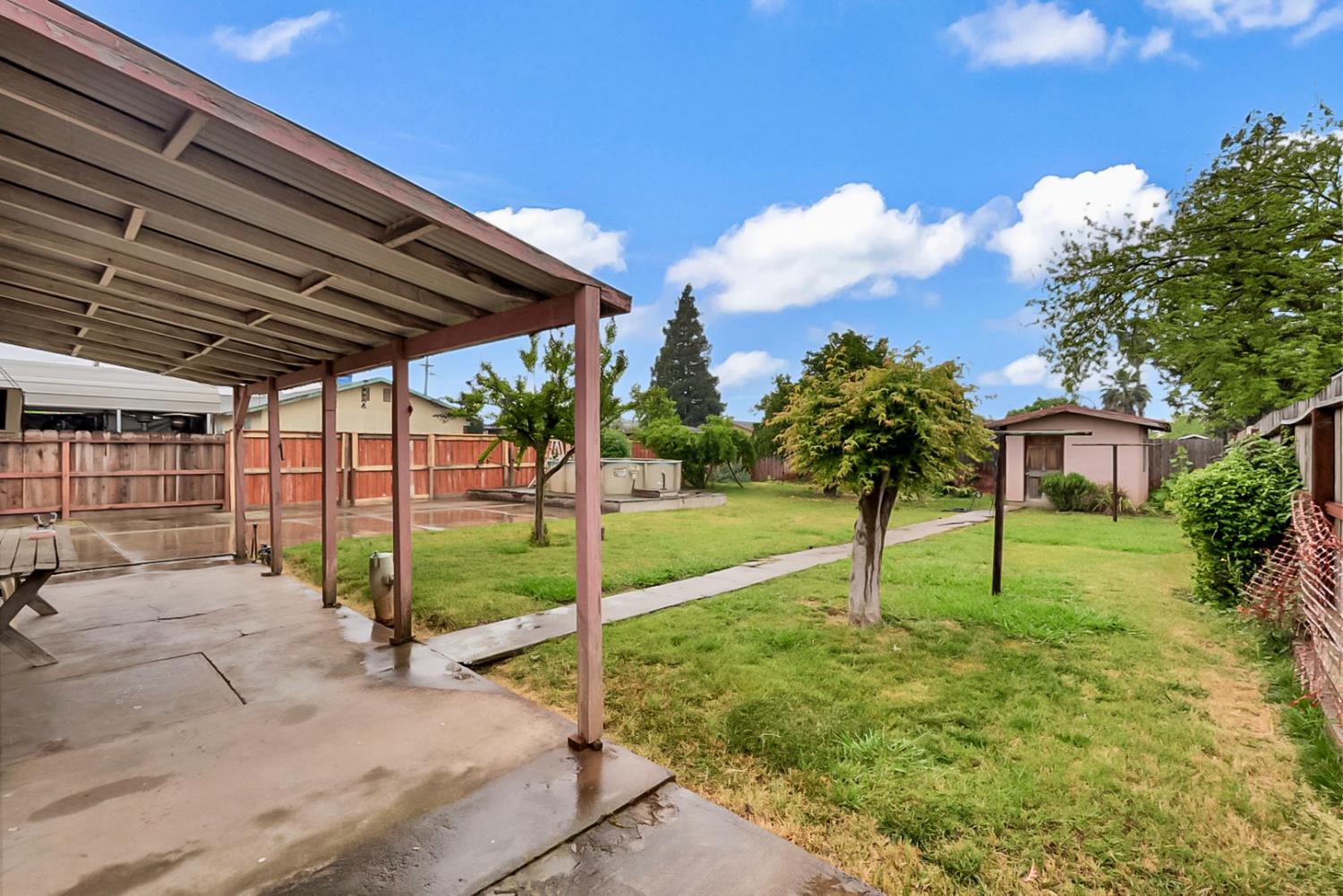 6311 8th St, Riverbank, CA 95367