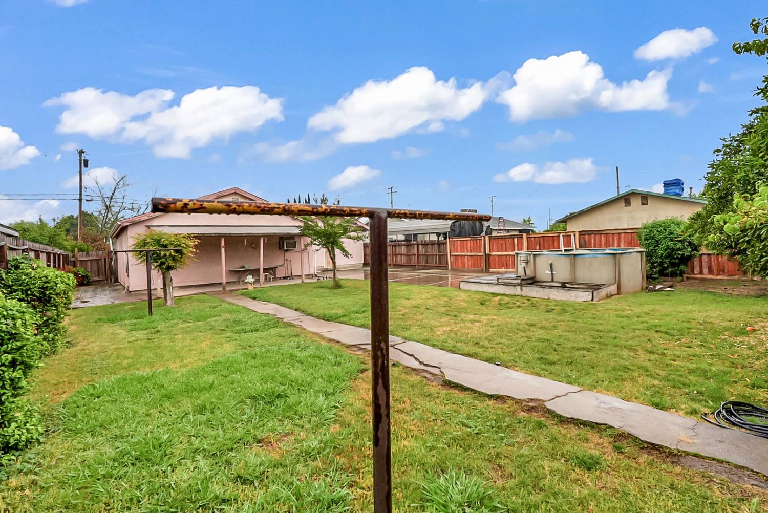 6311 8th St, Riverbank, CA 95367