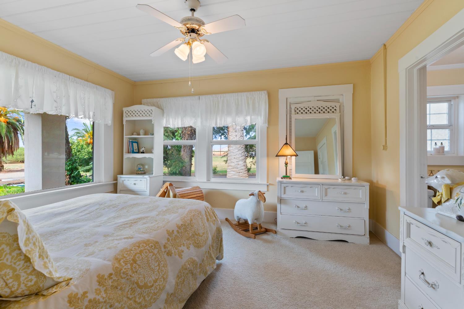 10464 E Herndon Ave, Clovis, CA 93619