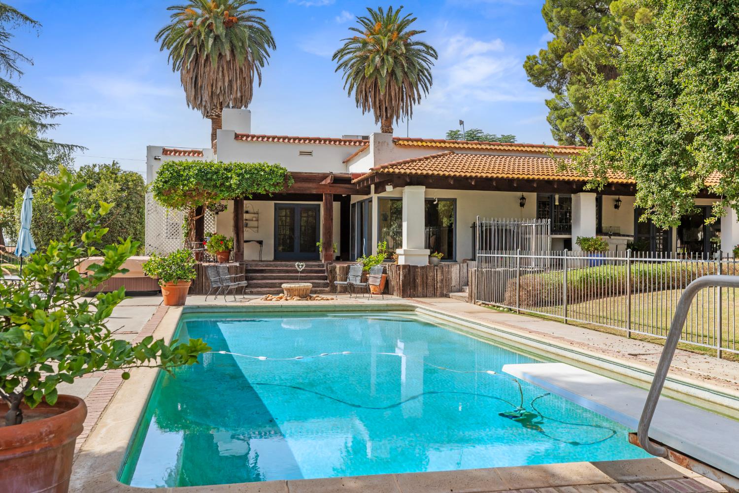 10464 E Herndon Ave, Clovis, CA 93619