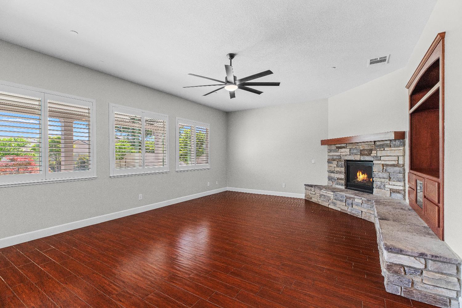 1144 Clearwater Creek Blvd, Manteca, CA 95336