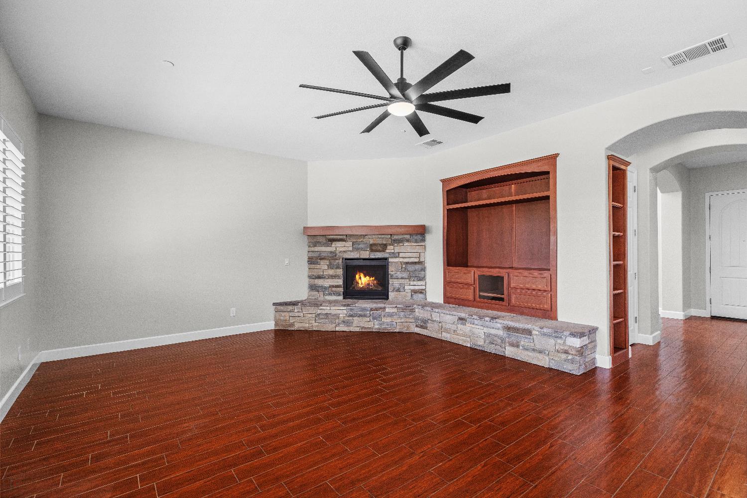 1144 Clearwater Creek Blvd, Manteca, CA 95336