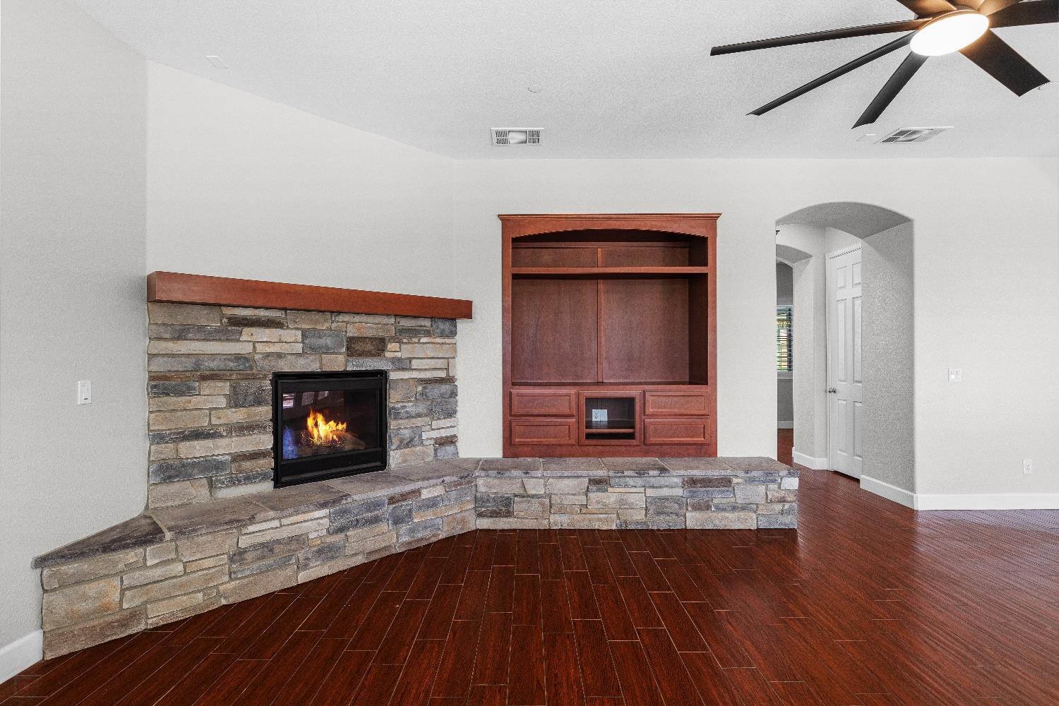 1144 Clearwater Creek Blvd, Manteca, CA 95336