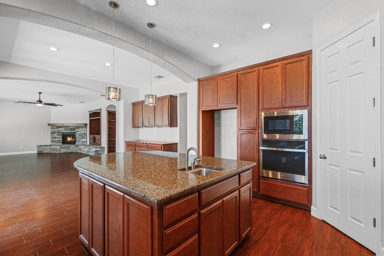 1144 Clearwater Creek Blvd, Manteca, CA 95336