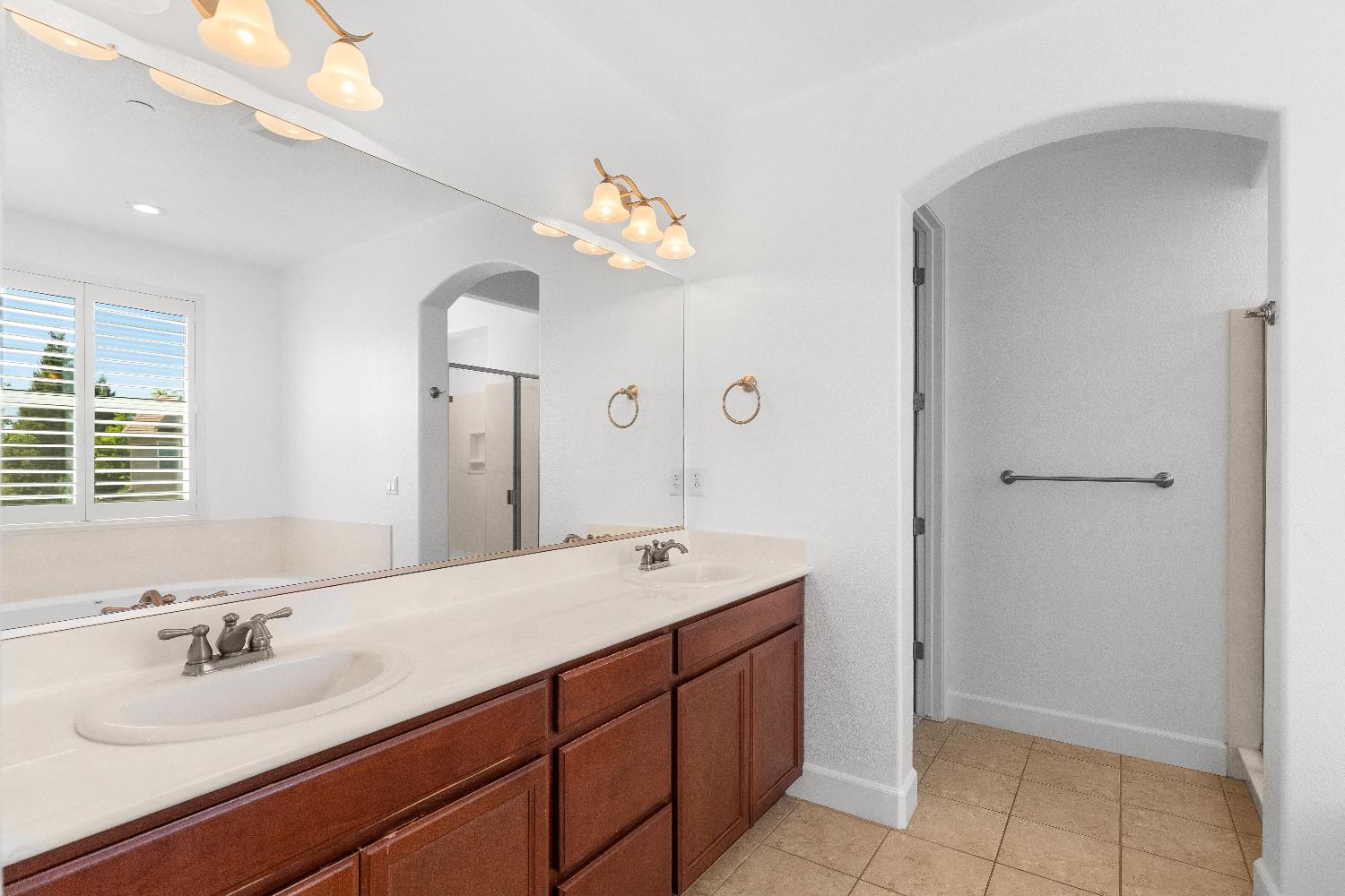 1144 Clearwater Creek Blvd, Manteca, CA 95336